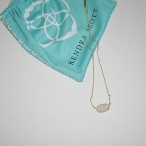 Elisa gold pendant necklace